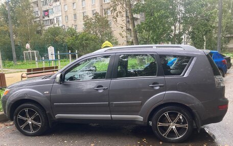 Mitsubishi Outlander III рестайлинг 3, 2008 год, 730 000 рублей, 4 фотография