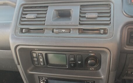 Mitsubishi Pajero III рестайлинг, 1996 год, 1 400 000 рублей, 28 фотография