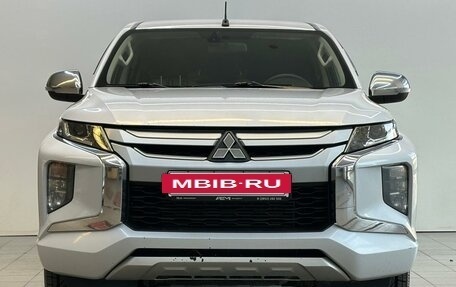 Mitsubishi L200 IV рестайлинг, 2020 год, 2 600 000 рублей, 2 фотография