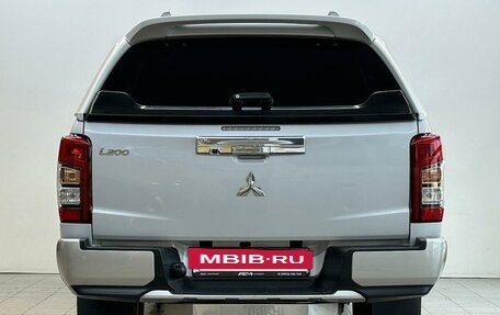 Mitsubishi L200 IV рестайлинг, 2020 год, 2 600 000 рублей, 6 фотография