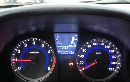 Hyundai Solaris II рестайлинг, 2012 год, 600 000 рублей, 16 фотография