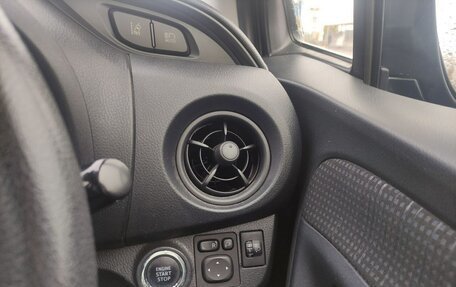 Toyota Vitz, 2017 год, 890 000 рублей, 9 фотография