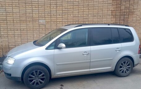 Volkswagen Touran III, 2004 год, 470 000 рублей, 2 фотография