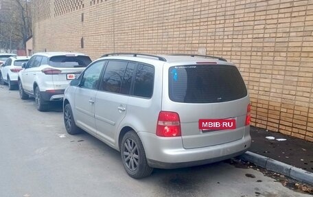Volkswagen Touran III, 2004 год, 470 000 рублей, 3 фотография