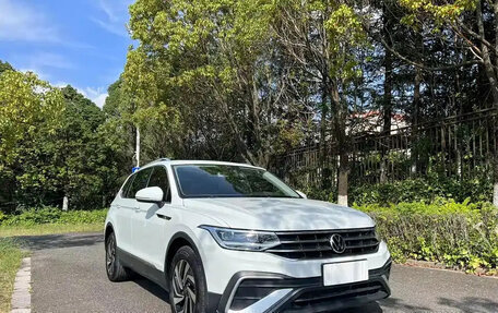 Volkswagen Tiguan II, 2021 год, 2 350 069 рублей, 3 фотография