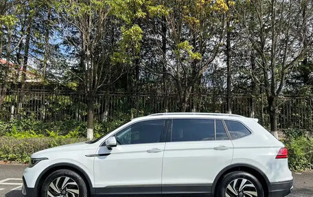 Volkswagen Tiguan II, 2021 год, 2 350 069 рублей, 6 фотография