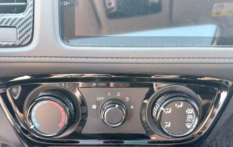 Honda Vezel, 2021 год, 1 900 000 рублей, 18 фотография