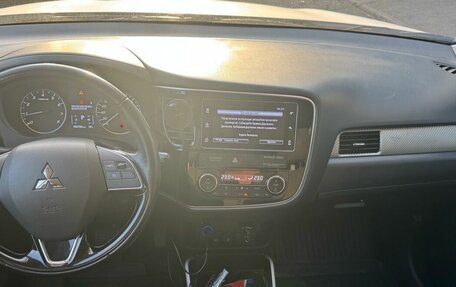 Mitsubishi Outlander III рестайлинг 3, 2018 год, 1 599 000 рублей, 5 фотография