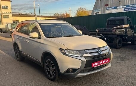 Mitsubishi Outlander III рестайлинг 3, 2018 год, 1 599 000 рублей, 2 фотография