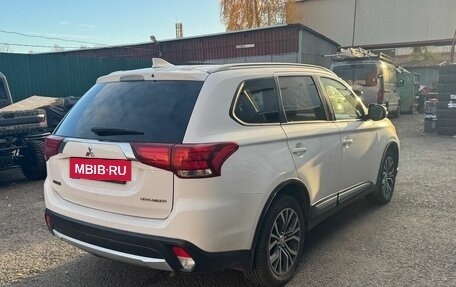 Mitsubishi Outlander III рестайлинг 3, 2018 год, 1 599 000 рублей, 3 фотография