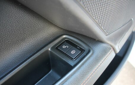 Jaguar XE I рестайлинг, 2018 год, 2 159 000 рублей, 30 фотография