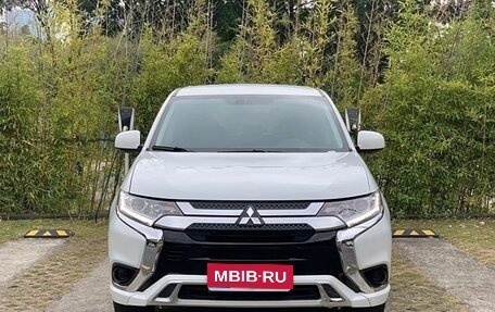 Mitsubishi Outlander III рестайлинг 3, 2022 год, 2 150 000 рублей, 1 фотография