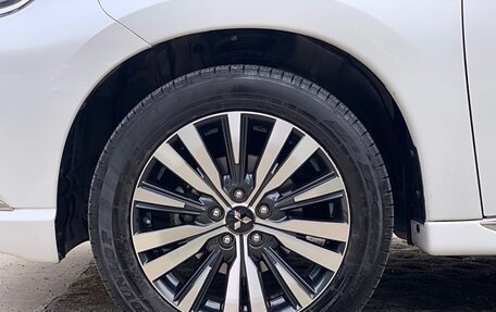 Mitsubishi Outlander III рестайлинг 3, 2022 год, 2 150 000 рублей, 10 фотография