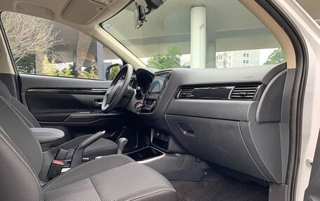 Mitsubishi Outlander III рестайлинг 3, 2022 год, 2 150 000 рублей, 15 фотография