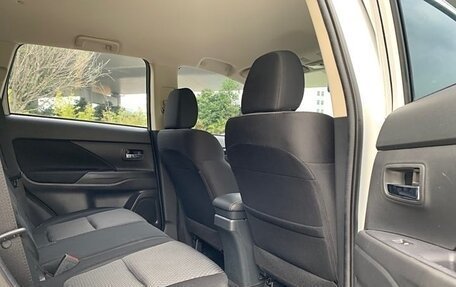 Mitsubishi Outlander III рестайлинг 3, 2022 год, 2 150 000 рублей, 14 фотография