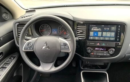 Mitsubishi Outlander III рестайлинг 3, 2022 год, 2 150 000 рублей, 18 фотография