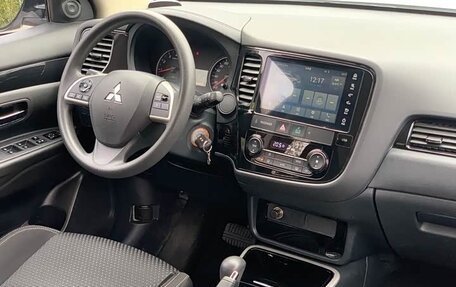 Mitsubishi Outlander III рестайлинг 3, 2022 год, 2 150 000 рублей, 16 фотография
