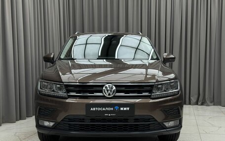 Volkswagen Tiguan II, 2018 год, 2 259 000 рублей, 2 фотография