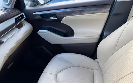 Toyota Highlander, 2020 год, 5 700 000 рублей, 14 фотография