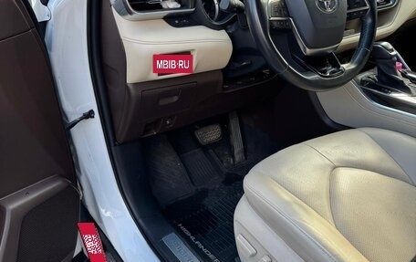 Toyota Highlander, 2020 год, 5 700 000 рублей, 20 фотография