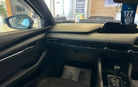 Mazda 3, 2019 год, 1 999 999 рублей, 14 фотография