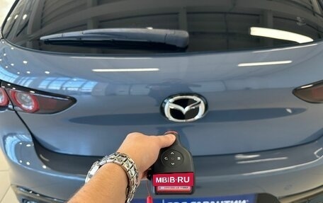 Mazda 3, 2019 год, 1 999 999 рублей, 24 фотография