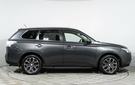 Mitsubishi Outlander III рестайлинг 3, 2014 год, 2 469 700 рублей, 4 фотография