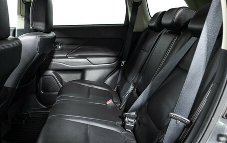 Mitsubishi Outlander III рестайлинг 3, 2014 год, 2 469 700 рублей, 10 фотография