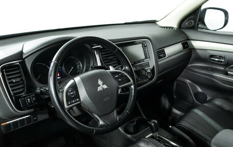 Mitsubishi Outlander III рестайлинг 3, 2014 год, 2 469 700 рублей, 11 фотография