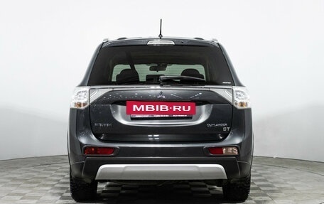 Mitsubishi Outlander III рестайлинг 3, 2014 год, 2 469 700 рублей, 6 фотография