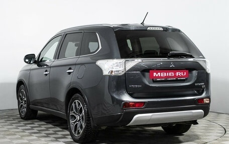 Mitsubishi Outlander III рестайлинг 3, 2014 год, 2 469 700 рублей, 7 фотография