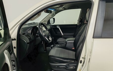 Toyota Land Cruiser Prado 150 рестайлинг 2, 2017 год, 3 470 000 рублей, 16 фотография