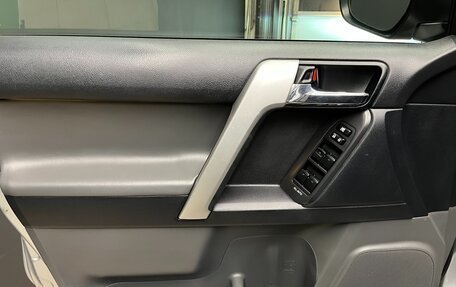 Toyota Land Cruiser Prado 150 рестайлинг 2, 2013 год, 3 590 000 рублей, 8 фотография