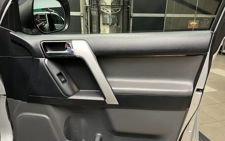 Toyota Land Cruiser Prado 150 рестайлинг 2, 2013 год, 3 590 000 рублей, 25 фотография