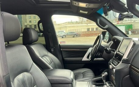 Toyota Land Cruiser 200, 2019 год, 5 800 000 рублей, 20 фотография