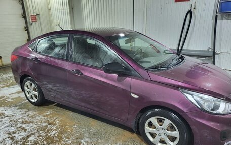 Hyundai Solaris II рестайлинг, 2011 год, 650 000 рублей, 3 фотография