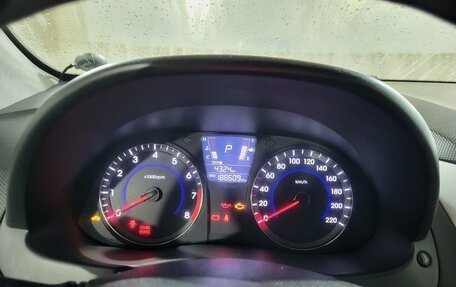 Hyundai Solaris II рестайлинг, 2011 год, 650 000 рублей, 8 фотография