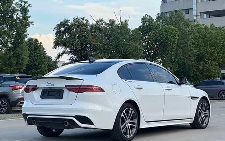 Jaguar XE I рестайлинг, 2021 год, 2 000 000 рублей, 5 фотография