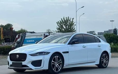 Jaguar XE I рестайлинг, 2021 год, 2 000 000 рублей, 1 фотография