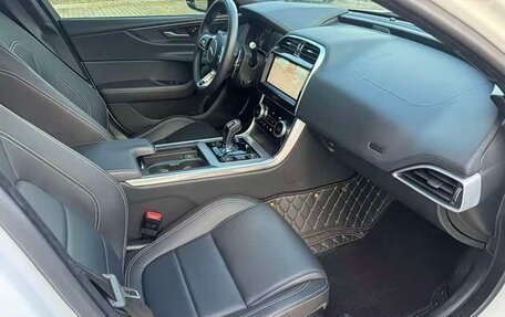 Jaguar XE I рестайлинг, 2021 год, 2 000 000 рублей, 8 фотография