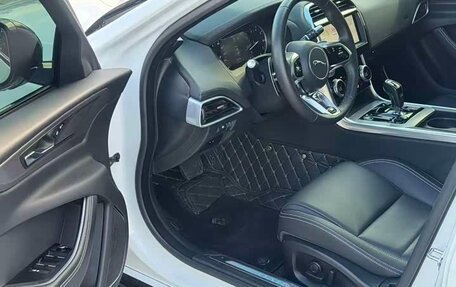 Jaguar XE I рестайлинг, 2021 год, 2 000 000 рублей, 9 фотография