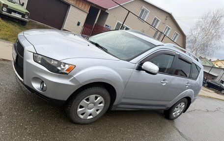 Mitsubishi Outlander III рестайлинг 3, 2010 год, 990 000 рублей, 1 фотография