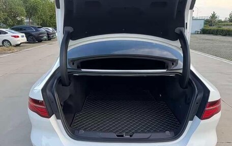 Jaguar XE I рестайлинг, 2021 год, 2 000 000 рублей, 14 фотография