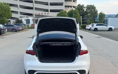 Jaguar XE I рестайлинг, 2021 год, 2 000 000 рублей, 13 фотография