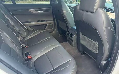 Jaguar XE I рестайлинг, 2021 год, 2 000 000 рублей, 16 фотография