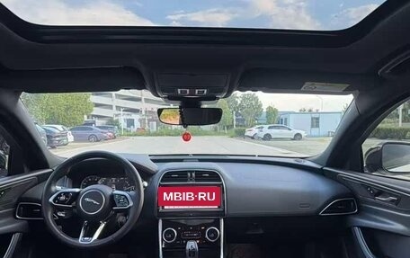 Jaguar XE I рестайлинг, 2021 год, 2 000 000 рублей, 11 фотография