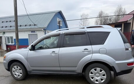 Mitsubishi Outlander III рестайлинг 3, 2010 год, 990 000 рублей, 4 фотография