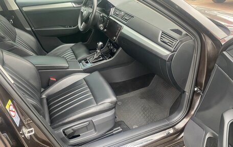 Skoda Superb III рестайлинг, 2019 год, 1 999 000 рублей, 6 фотография