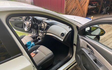 Chevrolet Cruze II, 2010 год, 570 000 рублей, 4 фотография