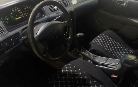 Toyota Camry, 2001 год, 650 000 рублей, 2 фотография